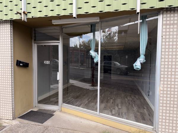 $800 / 600ft2 - Retail or Office space for Lease! (Kelso)64218948394369121