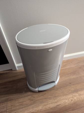 Dekor Plus Diaper Pail 1