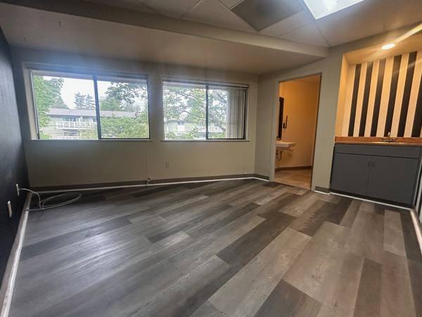 $418 / 294ft2 - Suite Ejecutiva Disponible 264 SF (Tigard)63672512306945121