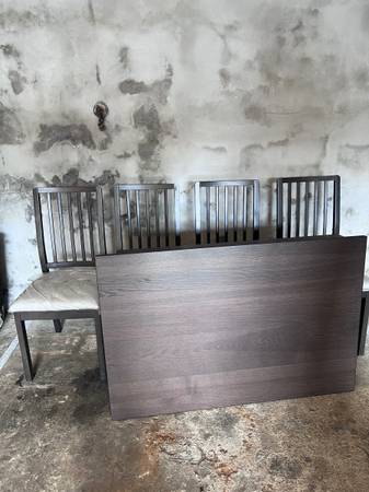 Table/4 chairs 1