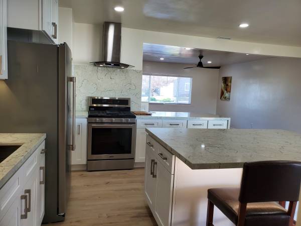 $1,350 / 156ft2 - House on Hill w/Cyn View has Room for Rent, Kit/Ldry Use (National City | Residential Area | Manchester St.)63819335763585121