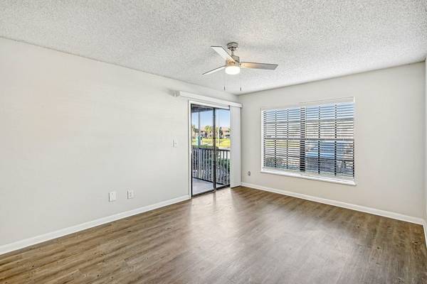 $1,585 / 2br - 950ft2 - Ceiling Fan, Community Pool, 2 bedroom (26675 Players Cir, Lutz, FL)63991224062338124