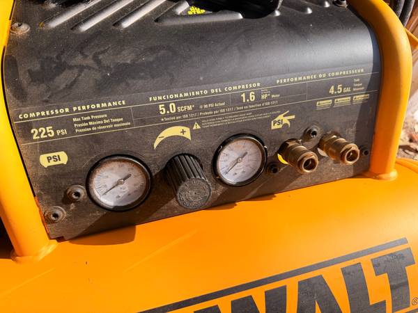 Dewalt air compressor - 4.5 gal - 1.6 hp - 225 psi