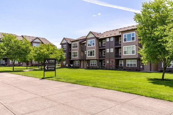 $2,518 / 3br - 1316ft2 - 3BD 2BA, Walk-In Closets, Lush Landscaping (6199 NE Alder St, Hillsboro, OR)63776937884035121