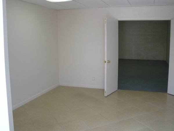 $1.834 / 1000 pies² - ALMACÉN DE 1000 SF EN ALQUILER, OFICINA, PUERTA CORREDIZA, ZONA EXCELENTE, LISTO PARA OCUPAR (NORTH LAUDERDALE, FL, DISPONIBLE AHORA)63379877930371121