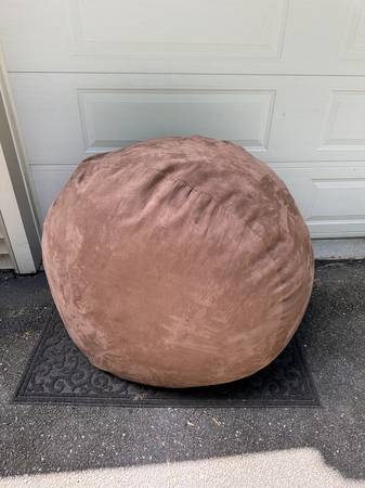 Enormous beanbag 1