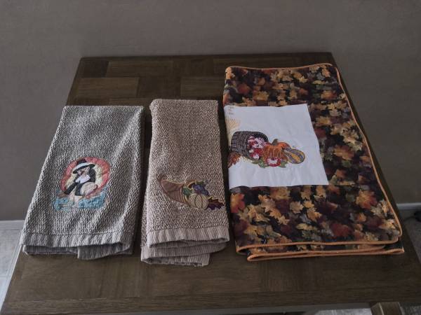 Thanksgiving/Fall Kitchen Towels & Table Runner 1