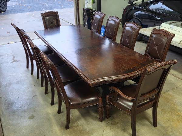 Kitchen table and chairs 1