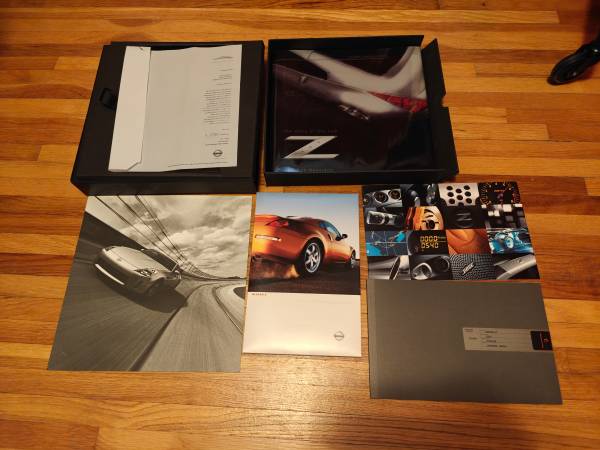 2003 Nissan Z Customer Pre-Order Gift Package w/ Coffee Table Book