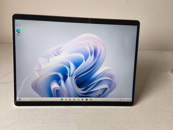 Microsoft Surface Pro 9 with 5G Cellular - 16GB RAM / 512GB SSD