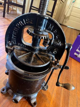 Antique Enterprise No. 2092 Cast-Iron Fruit & Lard Press 1
