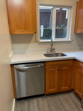 $1,495 / 1br - 450ft2 - Spacious renovated Studio in Capital Hill (Capital Hilll)64031135729794122