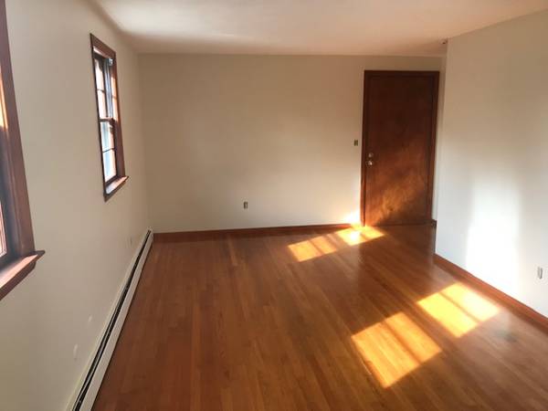 $1,900 / 1br - Quincy 1 Bedroom Hardwood Floors (Quincy)63856338938241120