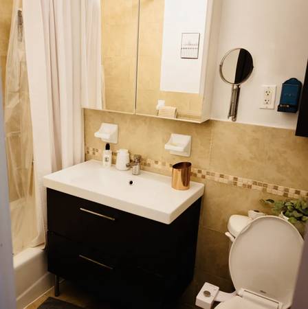 $5,500 / 3br - 1000ft2 - Ático de 2 dormitorios + despacho, 1 baño en casa adosada en calle tranquila, se permiten mascotas (Prospect Heights)63854385553665122