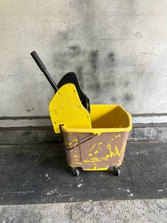 Commercial Mop Bucket (12-9) 1