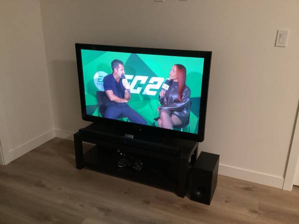 50” HDTV & soundbar with subwoofer 1