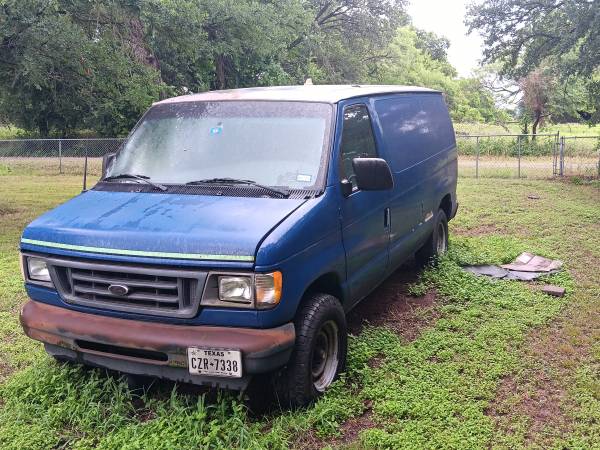 2003 Ford E350 - Photo 2