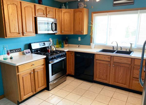 $1,500 / 3br - 1300ft2 - N. Buffalo gem with Parking. Spacious, bright, updated utilities (Buffalo / Hertel)63925204840194122
