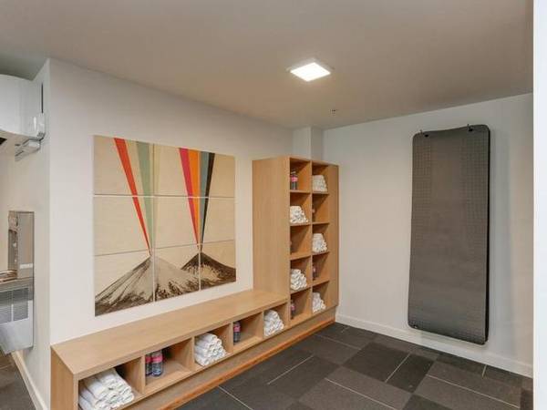 $2,625 / 2br - 808ft2 - Amazing Onsite Management, 24 Hour Gym, Community Wi-Fi and MORE! (Greenwood)63688369751811123