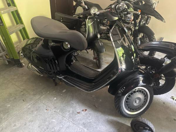 Piaggio Vespa 946 1