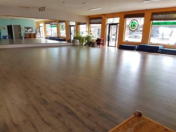 BRIGHT LARGE STUDIO SPACE FOR RENT - hourly or daily rental 1