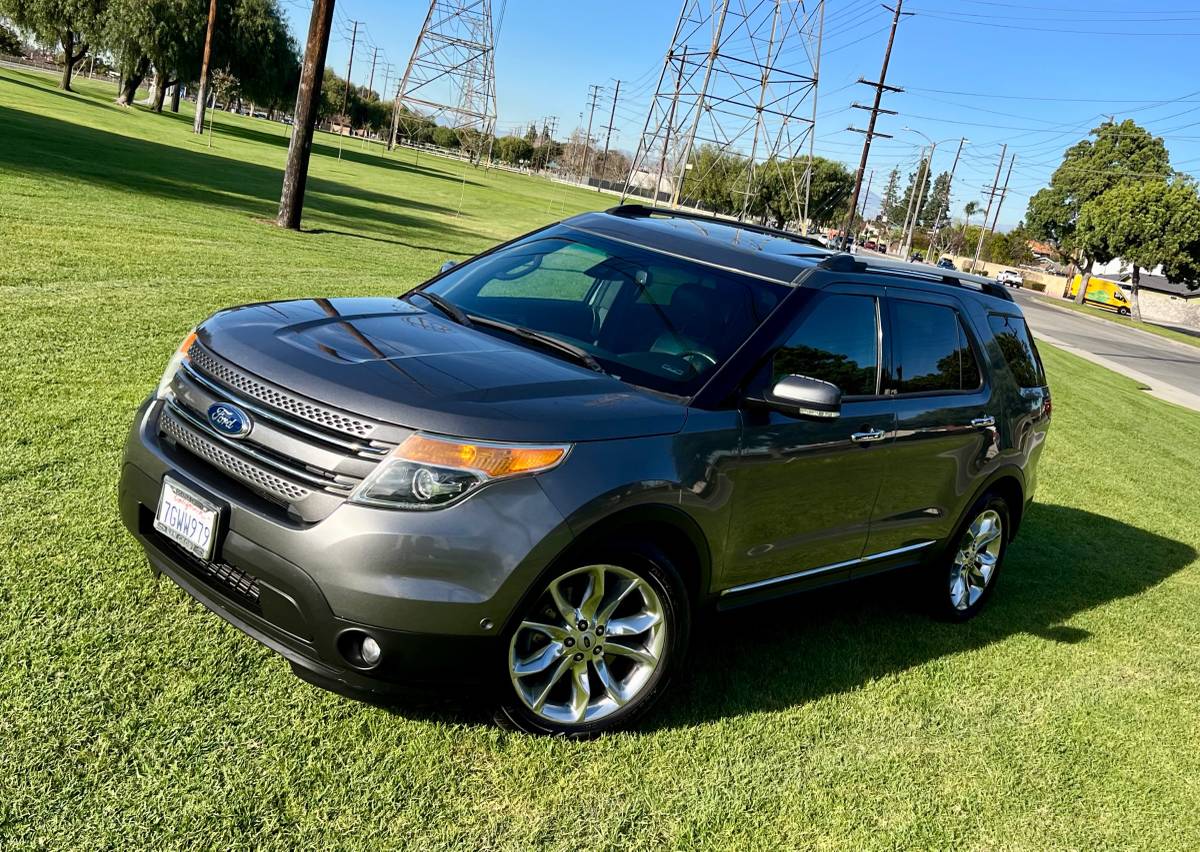 2014 Ford Explorer Limited - New Tires - Excellent Condition