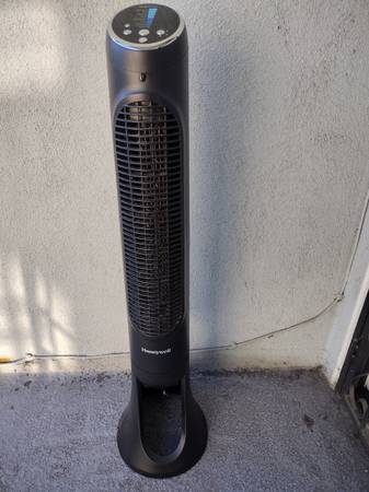 "Honeywell" QuietSet Oscillating Whole Room Tower Fan HYF290B - Black 1