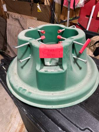 Free Christmas tree stand 1