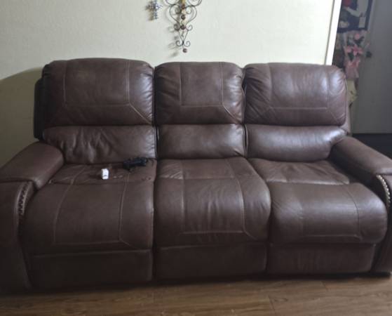 Leather sofa and loveseat recliners 1