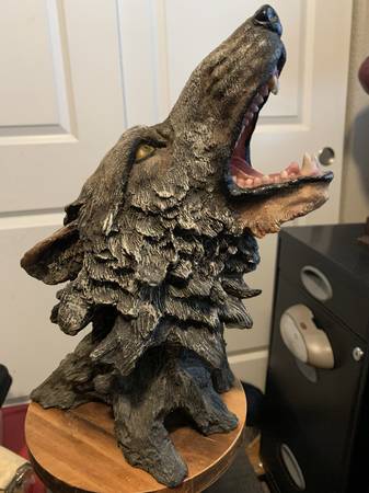 Wolf Head Sculpture 1