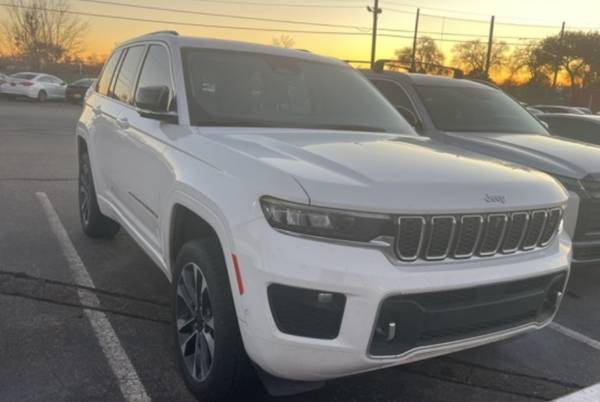 2022 Jeep Grand Cherokee Overland 1