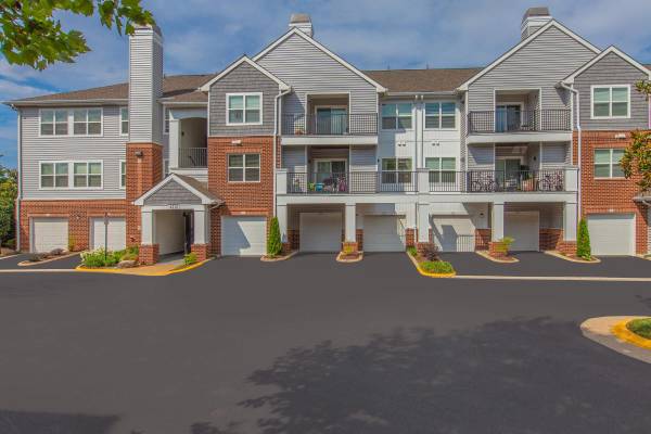 1 2BD 2BA, Picnic Area, Garages 1