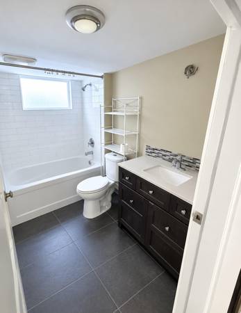 2 Beds, 1 office room, 1 Bath Suite 4