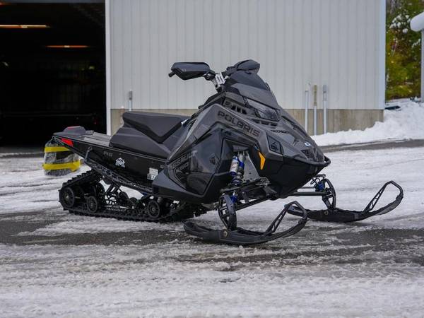 2025 Polaris® 650 Switchback Assault 146 Shadow Gray / Gloss Black 1