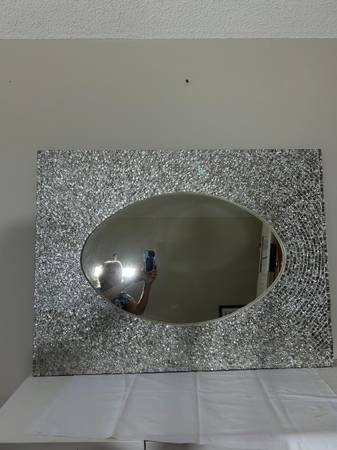 Beautiful mirror, that is a "statement piece" 1