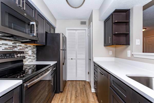 $2,254 / 2hab - 1073ft2 - Área de picnic con barbacoa, microondas, área de cuidado de automóviles (8017 Ashberry Ln, Pasadena, MD)63694464905729123