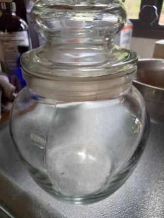 Jar with sealed glass lid 1