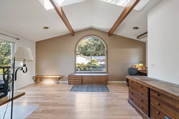 $599,900 / 3br - 2200ft2 - Private South Eugene Location (Eugene)63977275434626124