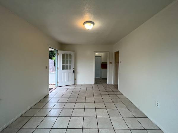$2,100 / 2br - 787ft2 - 224 1/2 North J (Lompoc)63663837492353123
