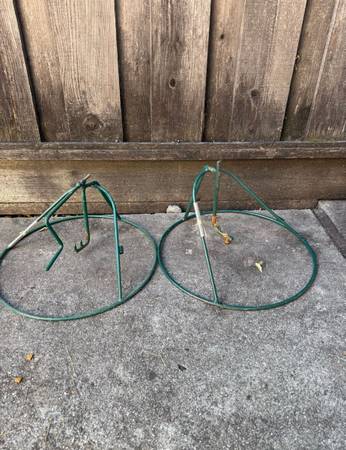 Free Metal Christmas Tree Holders 1