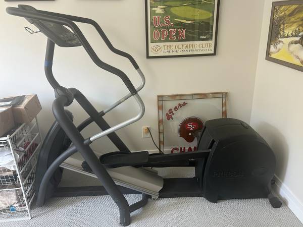 Precor 546 Elliptical 1