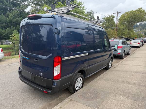 2022 Ford E-Transit 350 - Photo 4