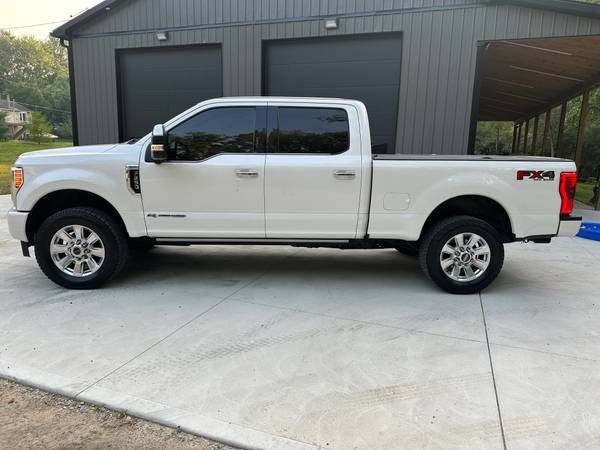 2017 Ford F-250 SuperDuty 6.7 Powerstroke Diesel 4x4 Platinum Ultimate - $41,900 (Davison)63622095246209121