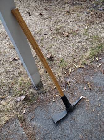 Pick Axe Mattock 1