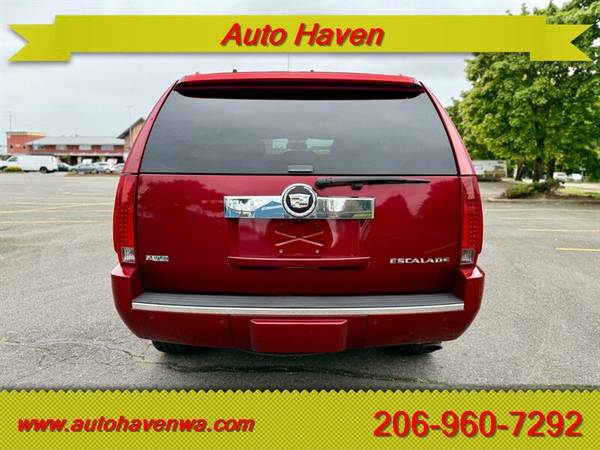 2011 Cadillac Escalade Premium AWD - $9,90063623005787011124