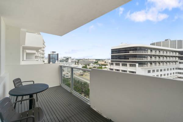 $3,500 / 1hab - 675ft2 - Amueblado, contrato de 1 año, 1 dormitorio/baño, vista al océano, incluye 1 estacionamiento (Miami Beach)63825138811907121