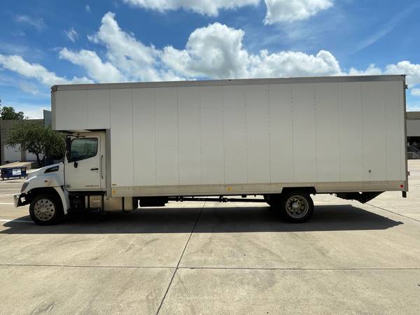 2019 Hino 268 - Photo 8