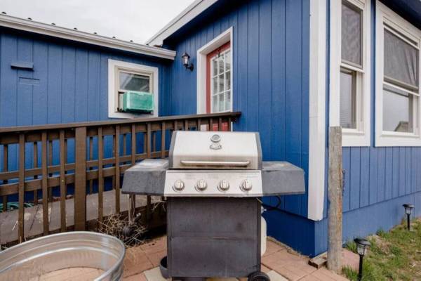 $125 / 2br - 1291ft2 - Cozy Mountain View Retreat + Pet Friendly (Peyton)63687172185345122