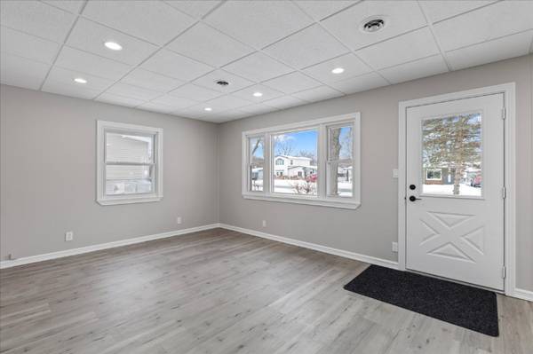 $2100.00 / 3br - Charming 3-Bedroom Ranch in Lake Orion Fully Remodeled!64018943206531122