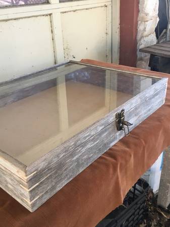 Handcrafted Display Case.      $50 Cash Firm.     South Austin. 1